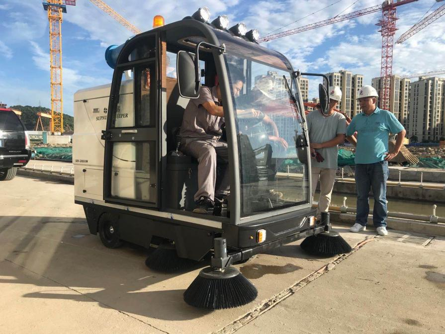 重庆龙海市电动清扫车：现代城市清洁的新解决方案