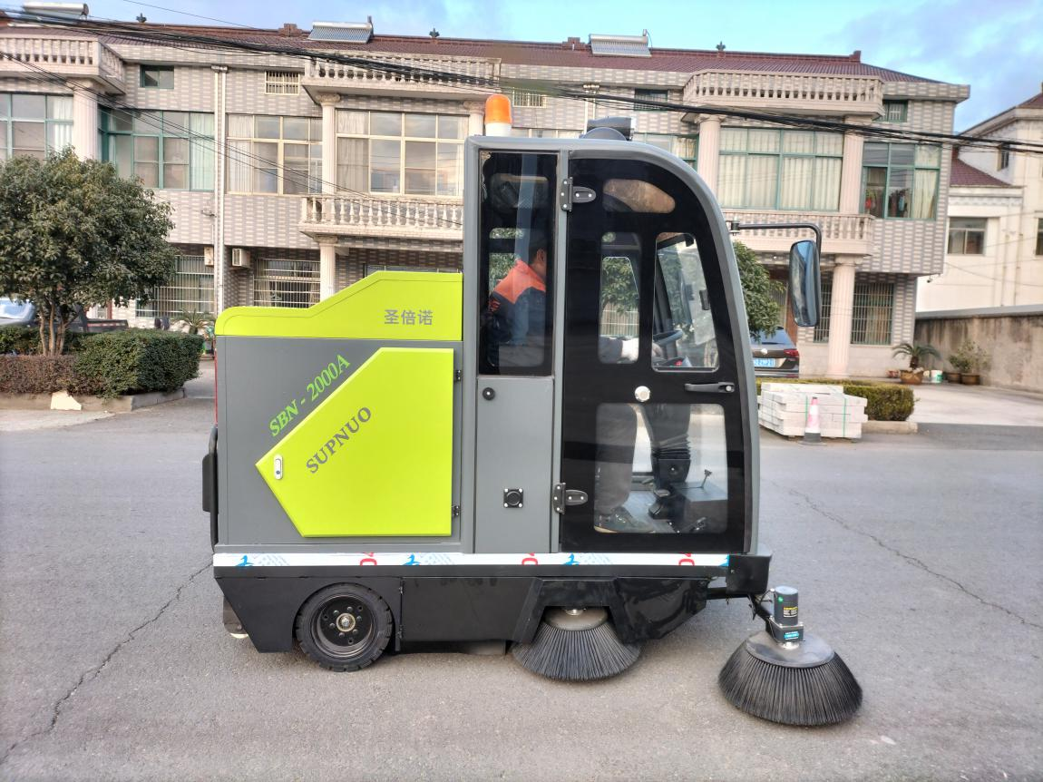 重庆龙马清扫车